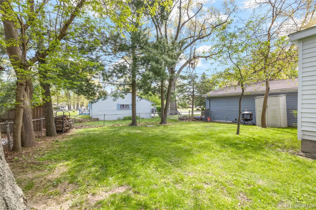 6016 N Berry Street Westland City MI 48185