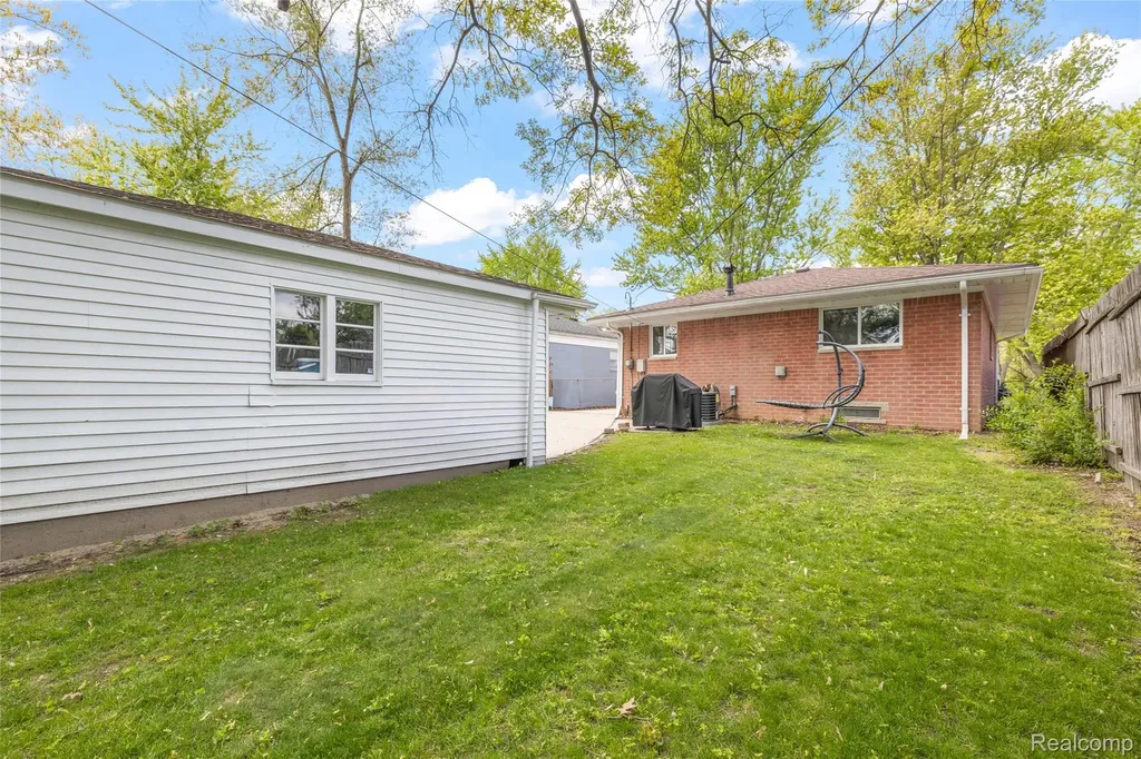 6016 N Berry Street Westland City MI 48185