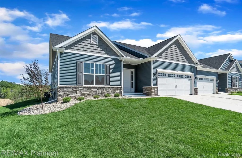 859 Oakwood Circle Fenton City MI 48430
