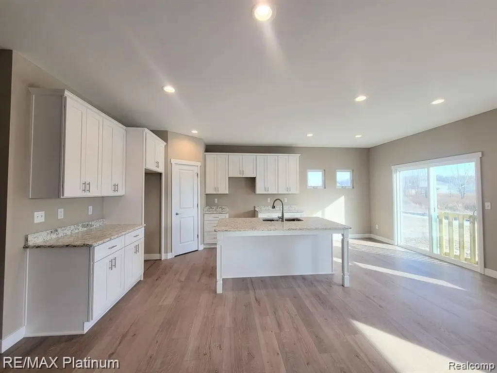 859 Oakwood Circle Fenton City MI 48430