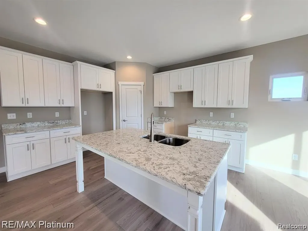 859 Oakwood Circle Fenton City MI 48430