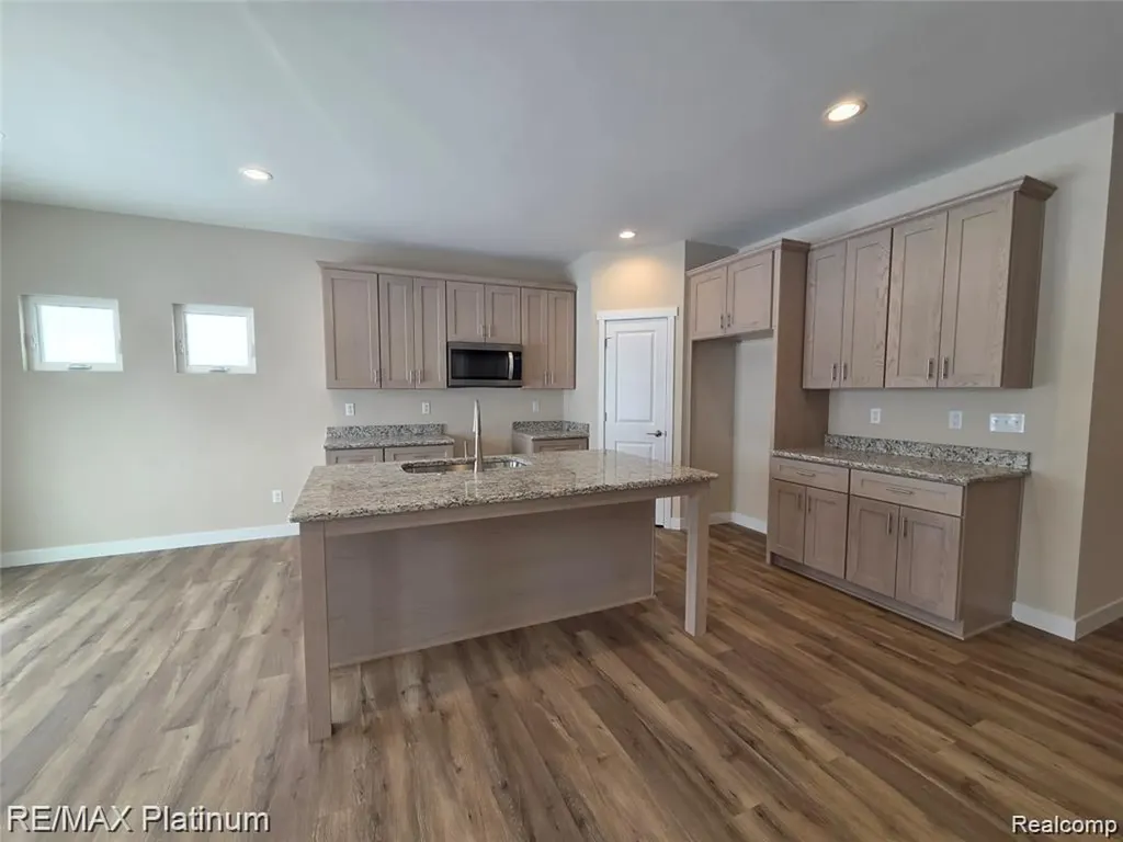 859 Oakwood Circle Fenton City MI 48430