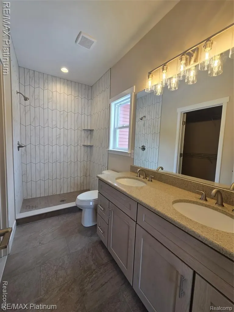 859 Oakwood Circle Fenton City MI 48430