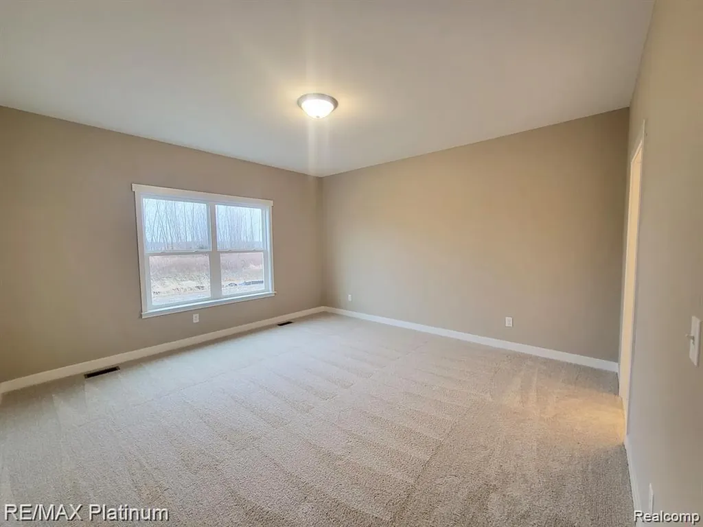 859 Oakwood Circle Fenton City MI 48430