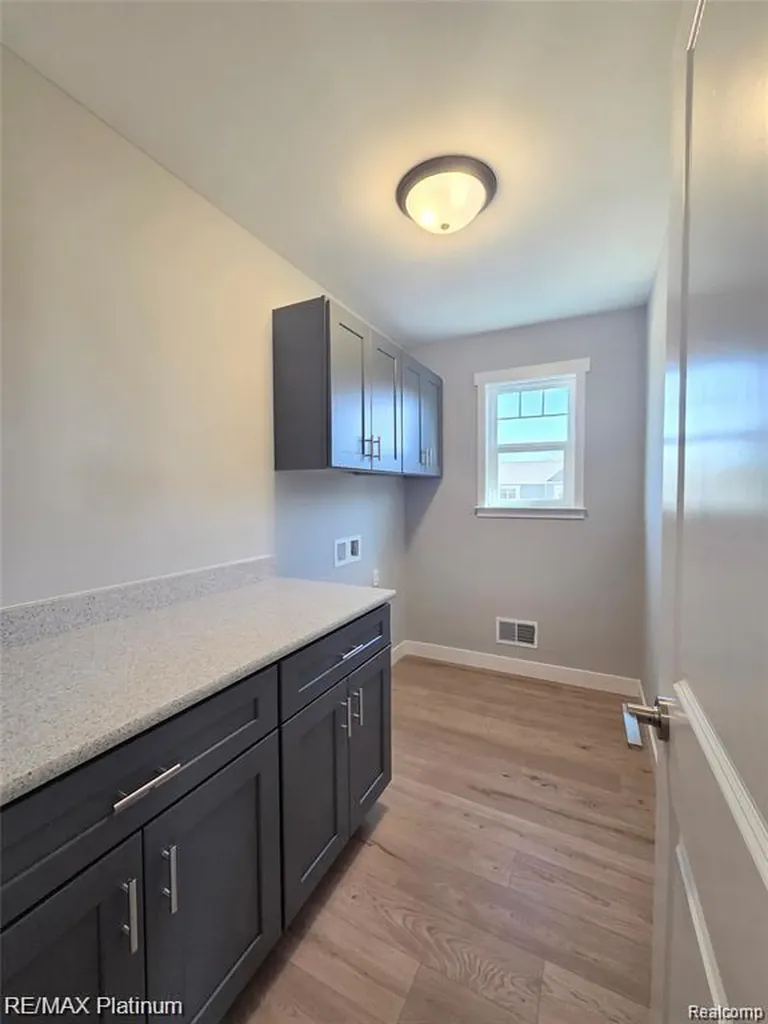 859 Oakwood Circle Fenton City MI 48430