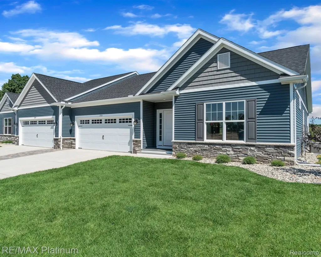 859 Oakwood Circle Fenton City MI 48430