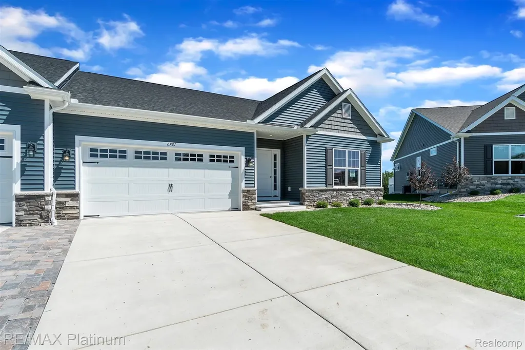 859 Oakwood Circle Fenton City MI 48430