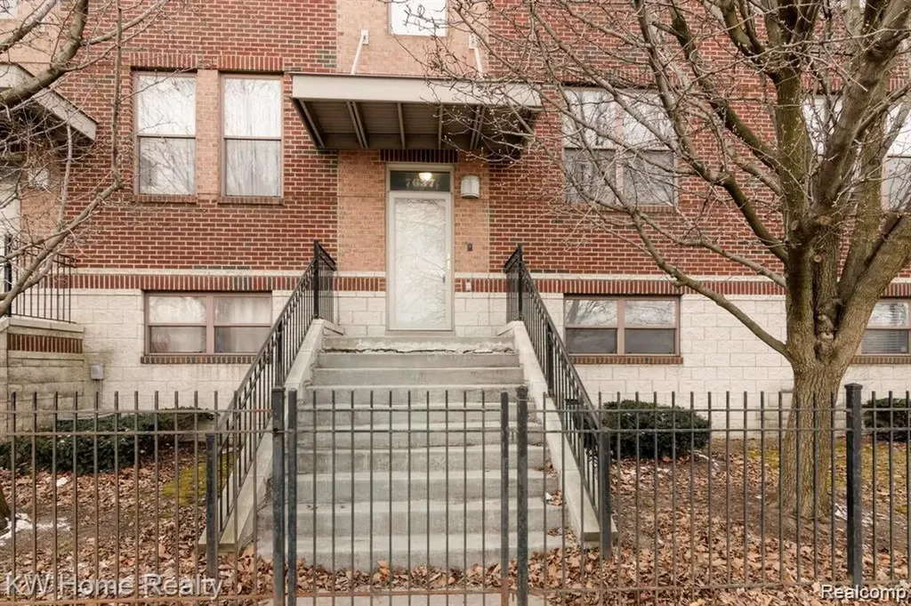 7637 Woodward Avenue Detroit City MI 48202