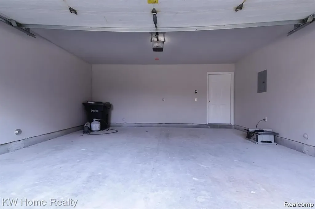7637 Woodward Avenue Detroit City MI 48202