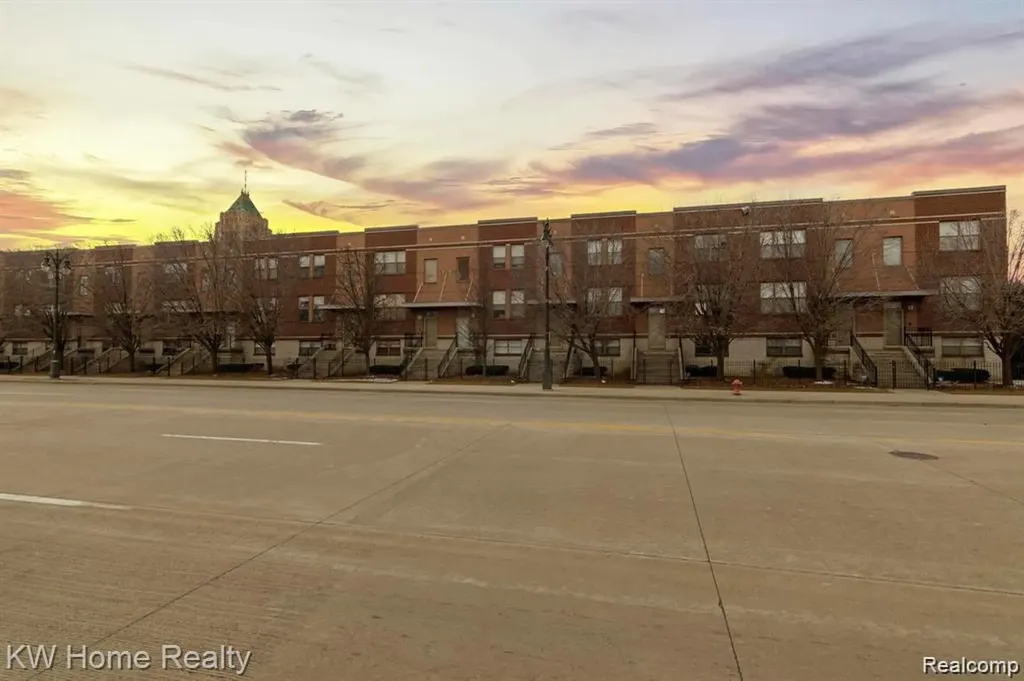 7637 Woodward Avenue Detroit City MI 48202