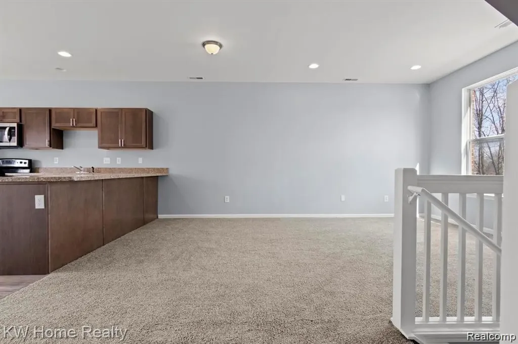 7637 Woodward Avenue Detroit City MI 48202