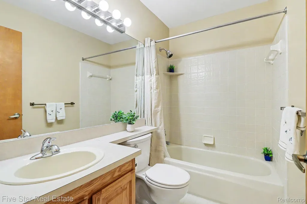 10100 Abrams Fork Brighton Township MI 48114