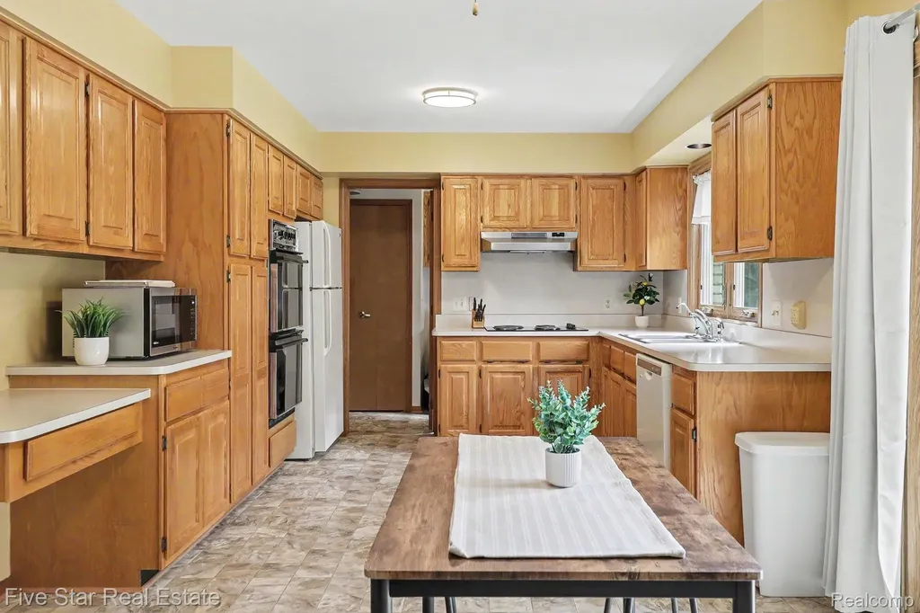 10100 Abrams Fork Brighton Township MI 48114