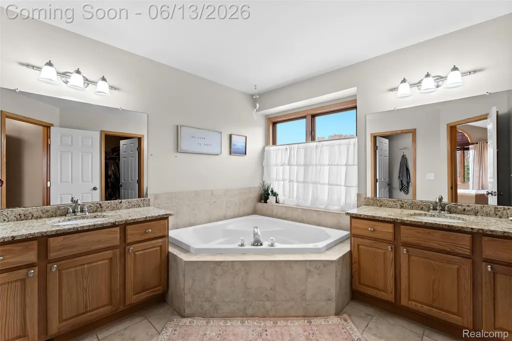 1044 Lincoln Drive Brighton City MI 48116
