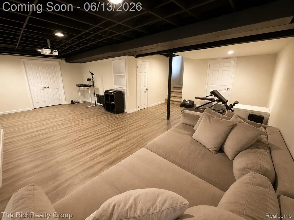 46127 Ashton Woods Court Canton Charter Township MI 48187