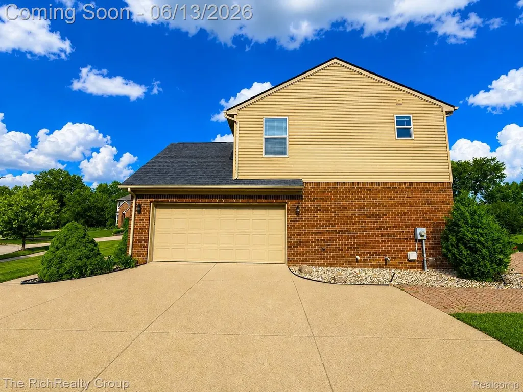 46127 Ashton Woods Court Canton Charter Township MI 48187