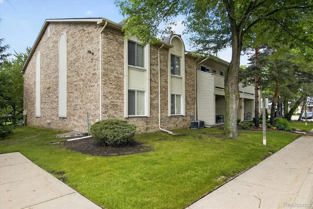 2037 E Franklin Drive Canton Charter Township MI 48187