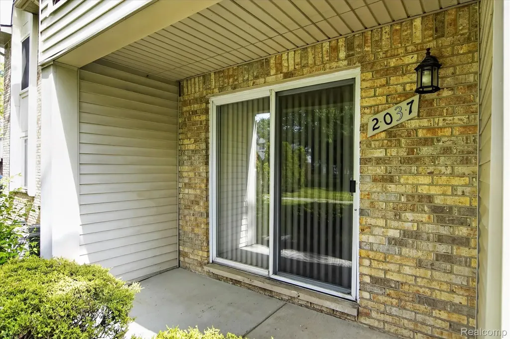 2037 E Franklin Drive Canton Charter Township MI 48187