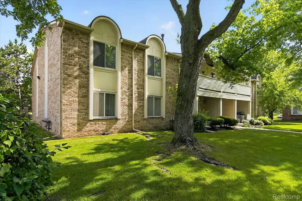 2037 E Franklin Drive Canton Charter Township MI 48187