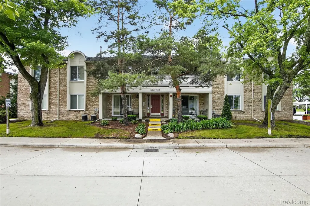 2037 E Franklin Drive Canton Charter Township MI 48187
