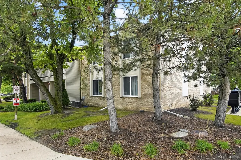 2037 E Franklin Drive Canton Charter Township MI 48187