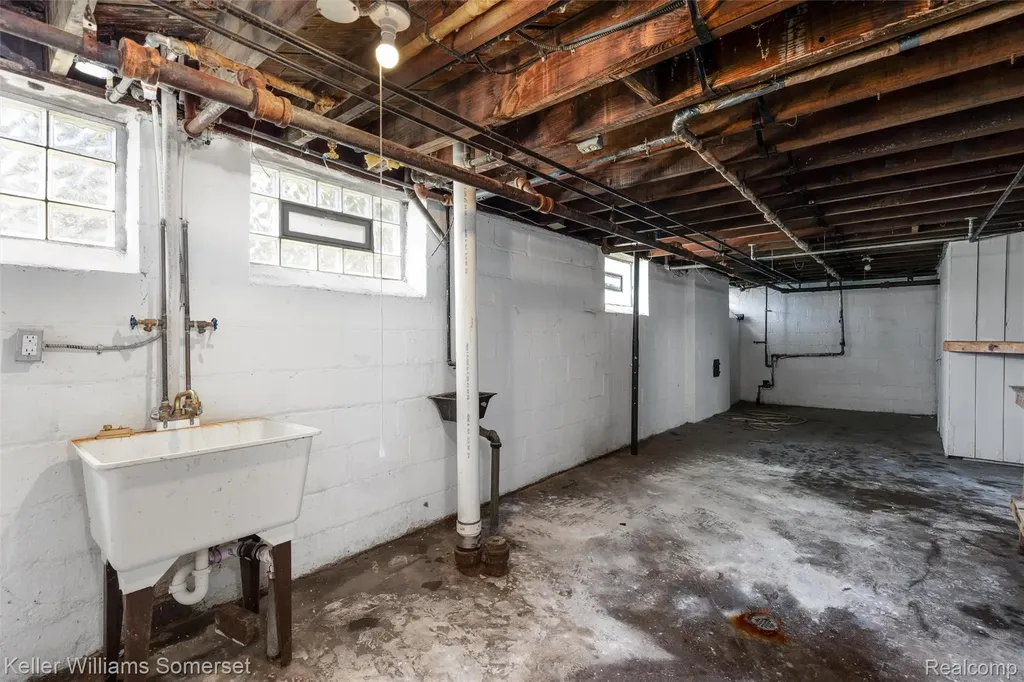 20 Thorpe Street Pontiac City MI 48341