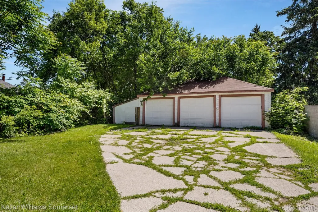20 Thorpe Street Pontiac City MI 48341