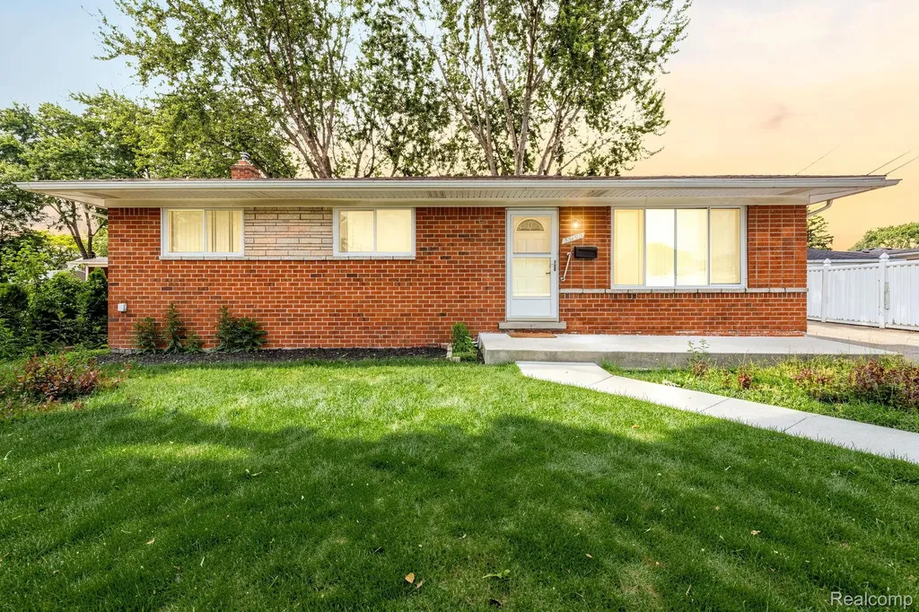 33190 Priehs Court Sterling Heights City MI 48312