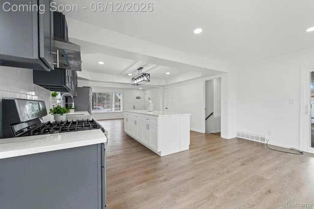 33190 Priehs Court Sterling Heights City MI 48312
