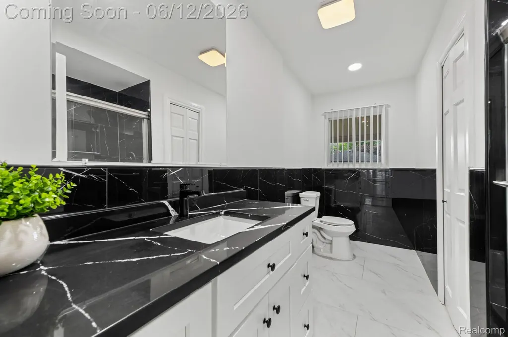 33190 Priehs Court Sterling Heights City MI 48312
