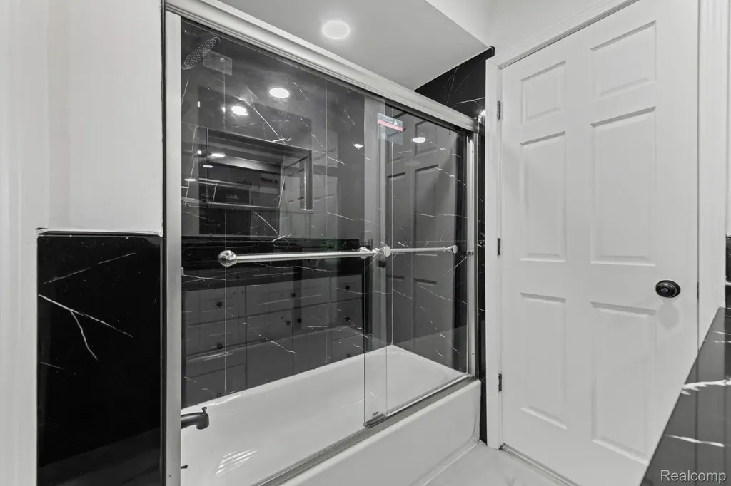 33190 Priehs Court Sterling Heights City MI 48312