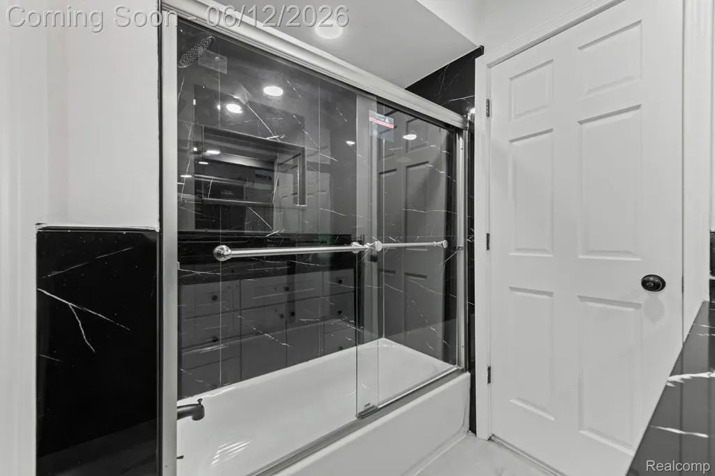 33190 Priehs Court Sterling Heights City MI 48312