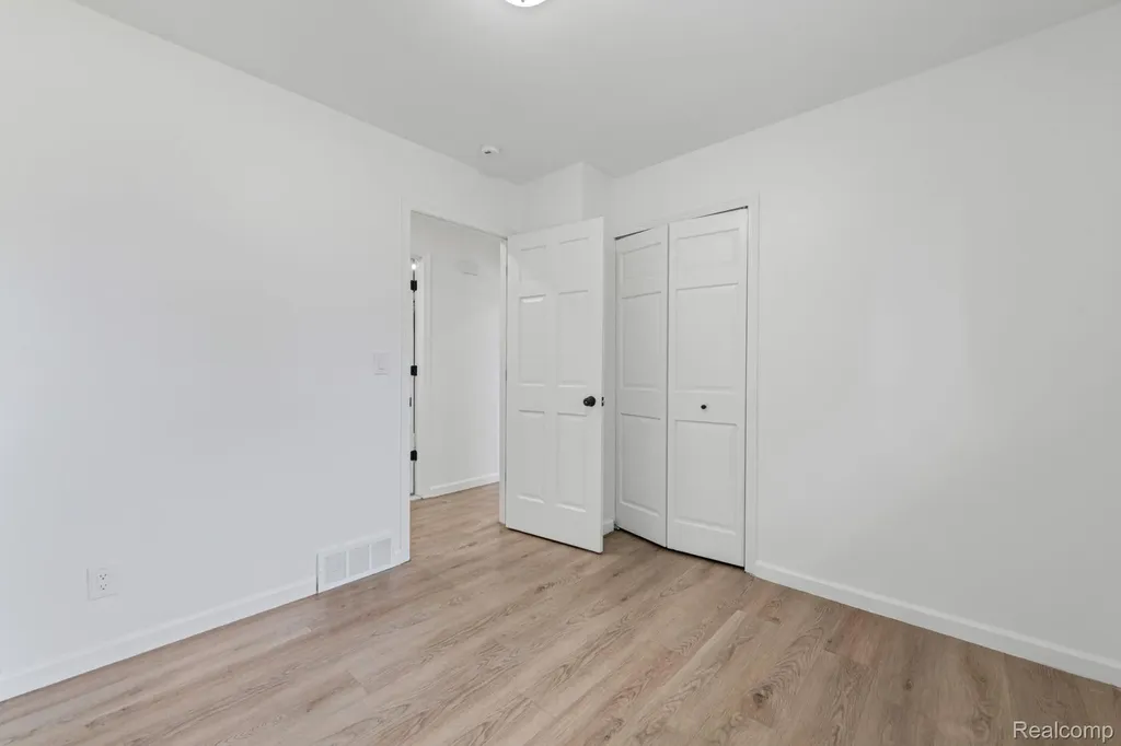 33190 Priehs Court Sterling Heights City MI 48312