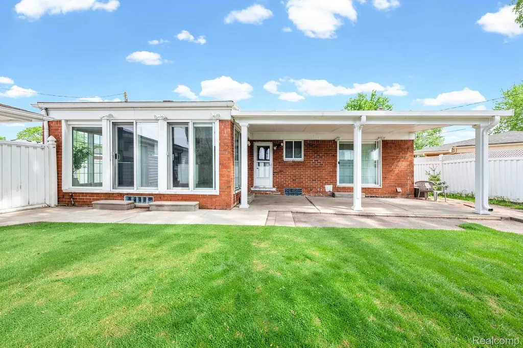 33190 Priehs Court Sterling Heights City MI 48312