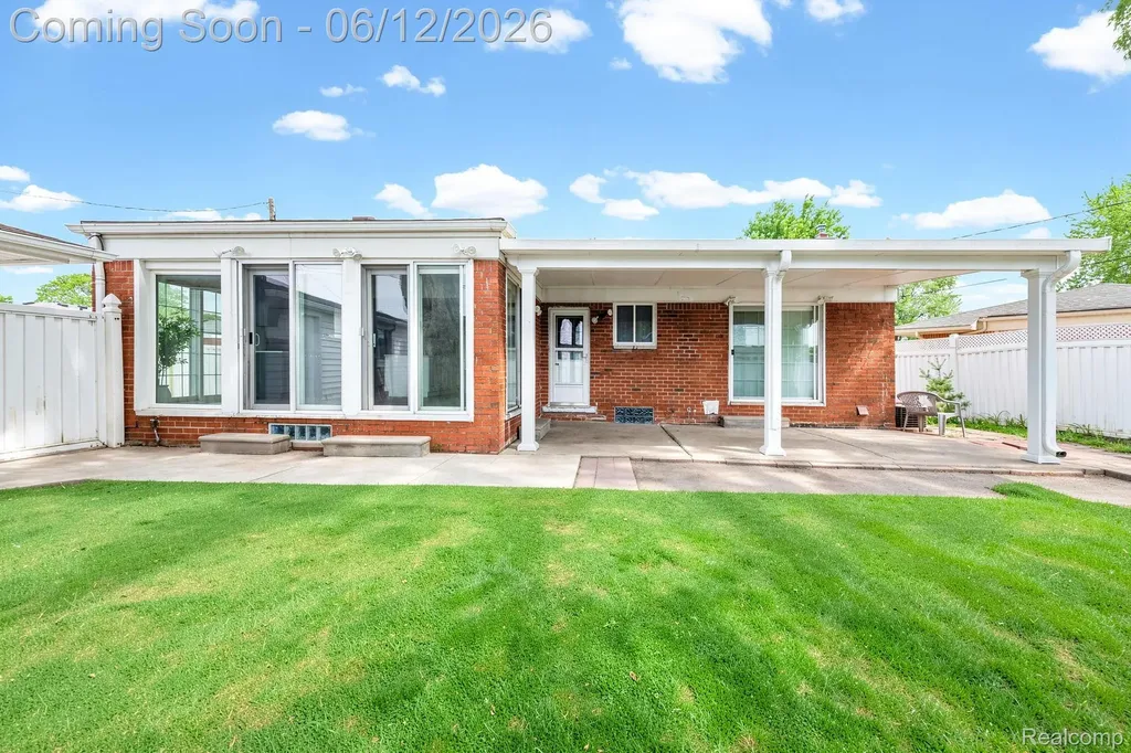 33190 Priehs Court Sterling Heights City MI 48312