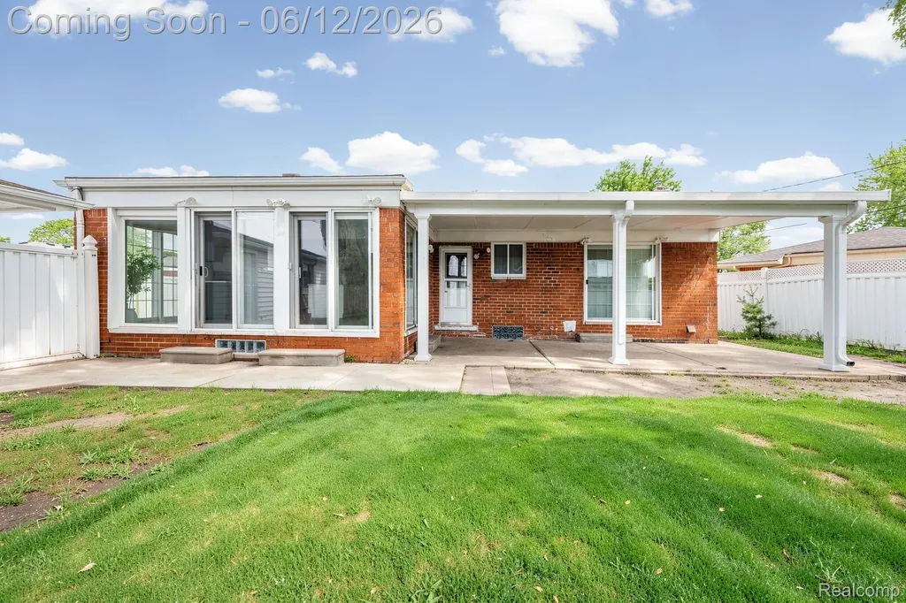33190 Priehs Court Sterling Heights City MI 48312
