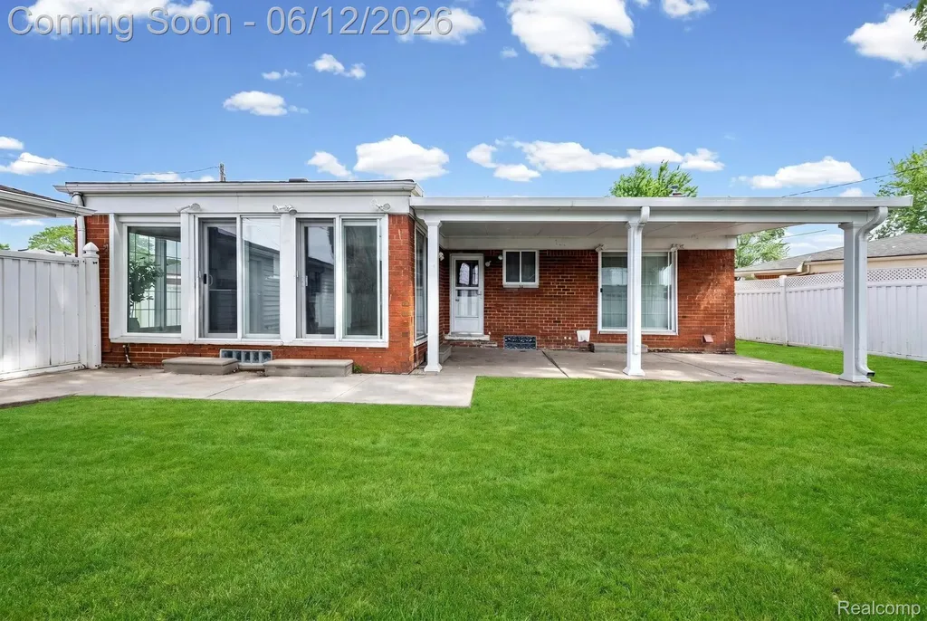 33190 Priehs Court Sterling Heights City MI 48312