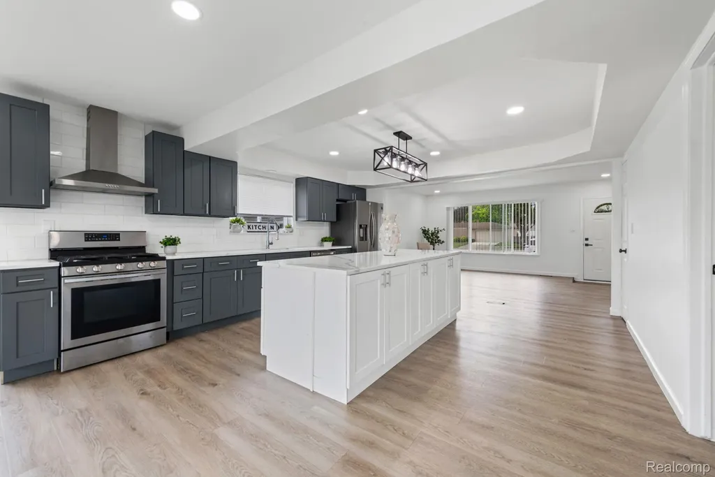 33190 Priehs Court Sterling Heights City MI 48312