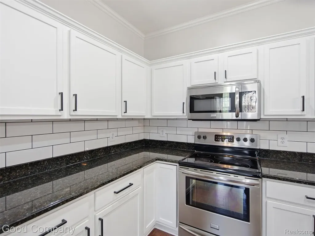 56612 Sunset Drive Shelby Charter Township MI 48316