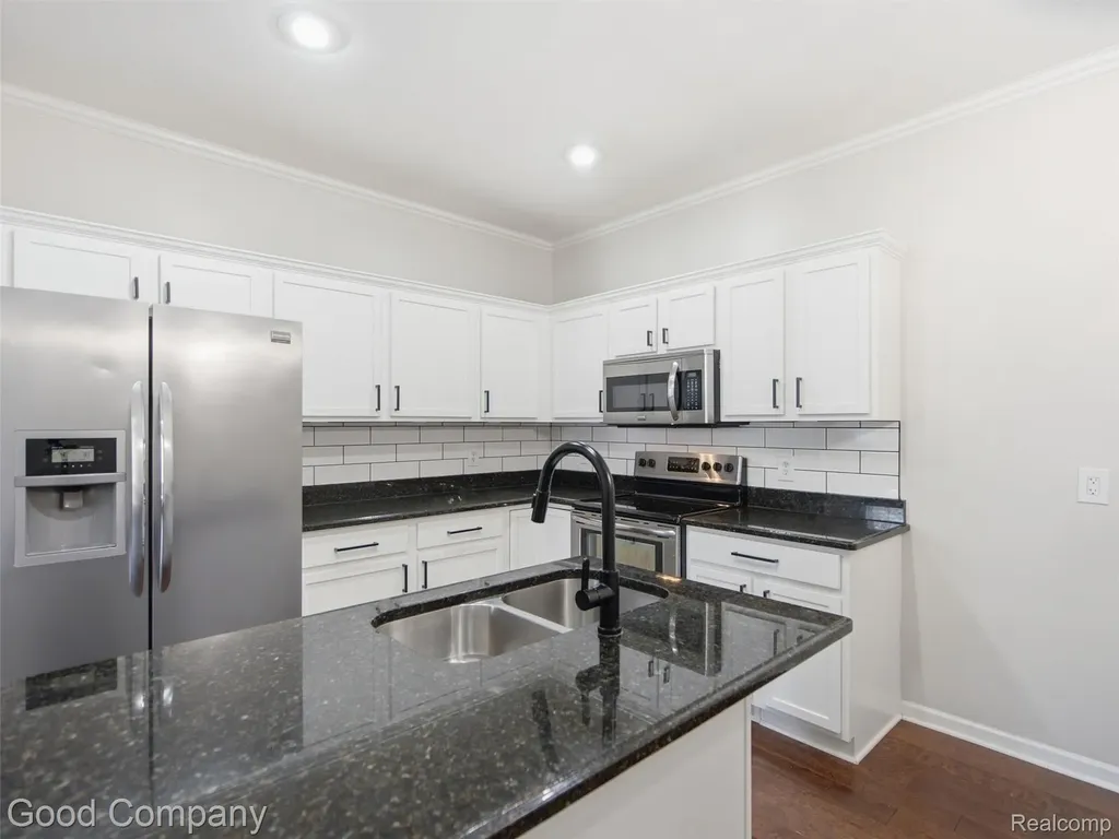 56612 Sunset Drive Shelby Charter Township MI 48316