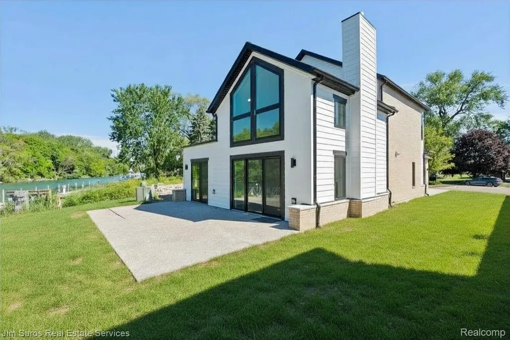 252 Keelson Drive Detroit City MI 48215