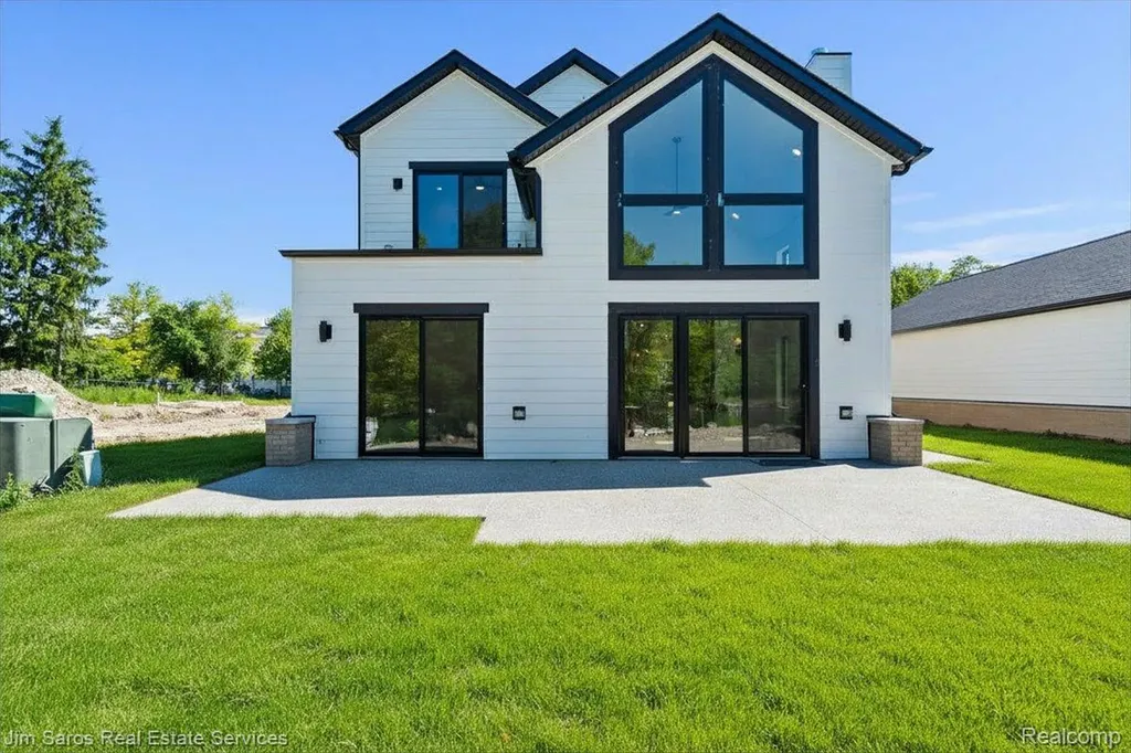252 Keelson Drive Detroit City MI 48215