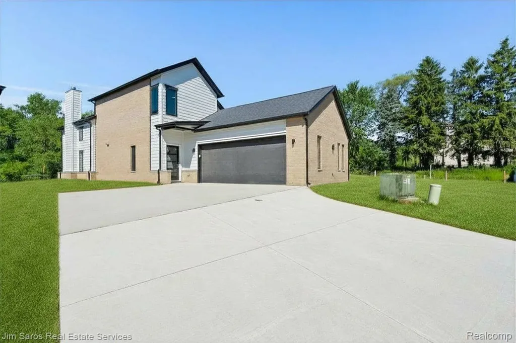 252 Keelson Drive Detroit City MI 48215