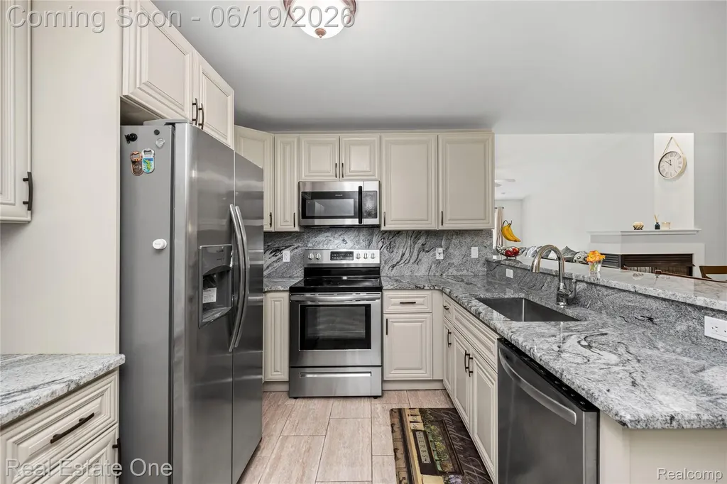 43354 Pendleton Circle Sterling Heights City MI 48313