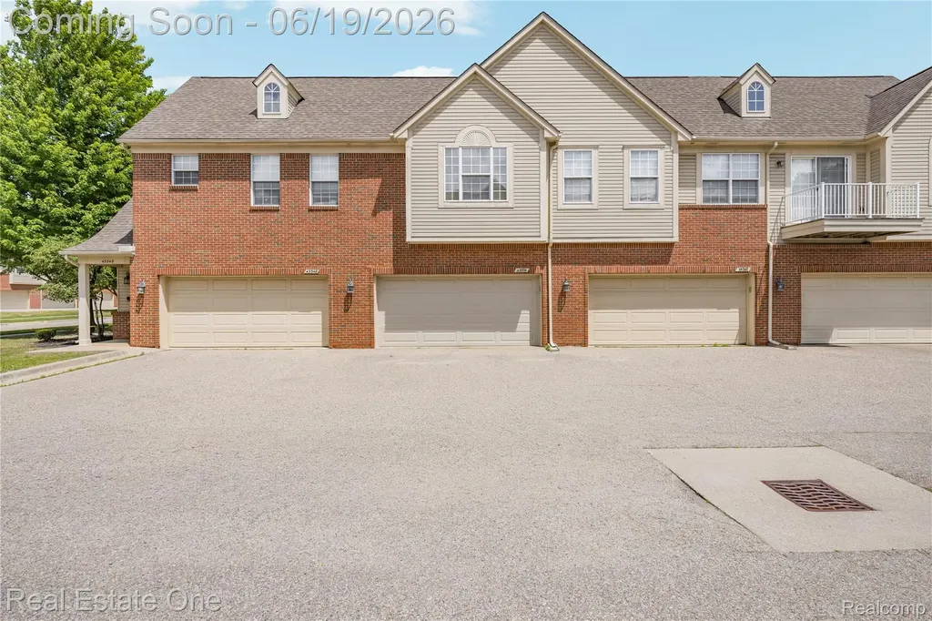 43354 Pendleton Circle Sterling Heights City MI 48313
