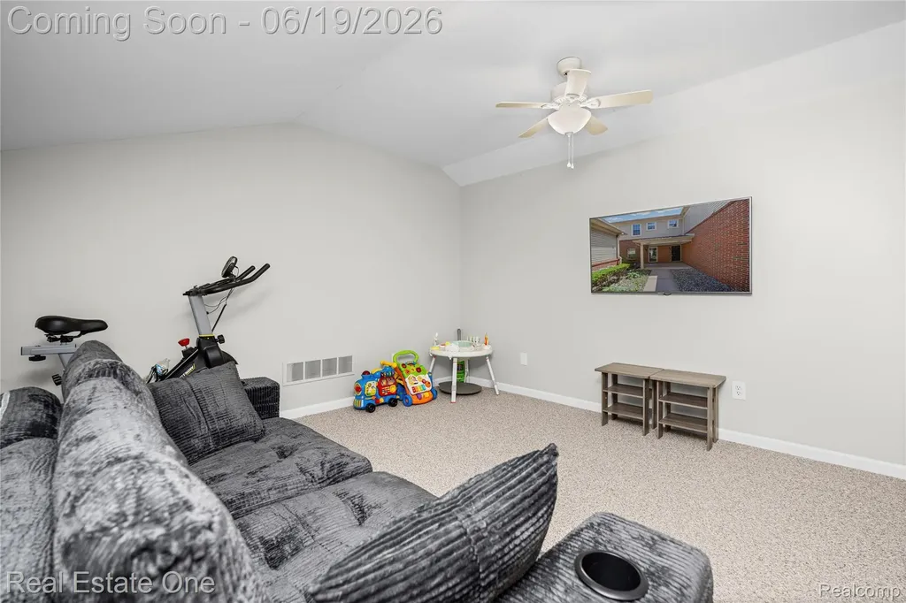 43354 Pendleton Circle Sterling Heights City MI 48313