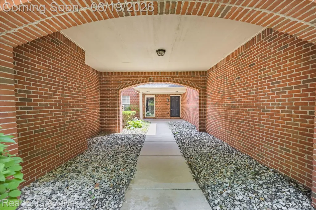 43354 Pendleton Circle Sterling Heights City MI 48313