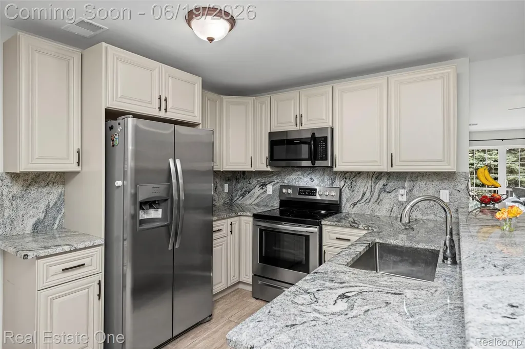 43354 Pendleton Circle Sterling Heights City MI 48313