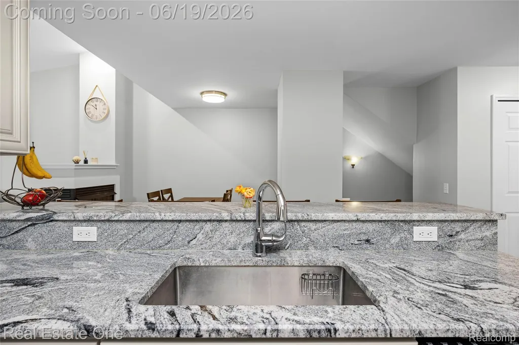 43354 Pendleton Circle Sterling Heights City MI 48313