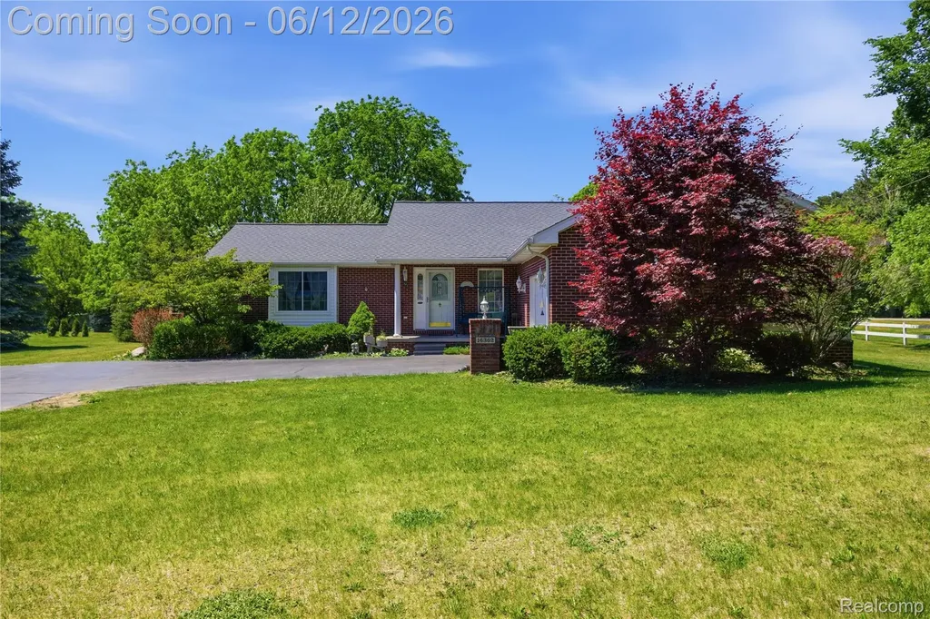 16362 Paddock Club Boulevard Fenton Charter Township MI 48451